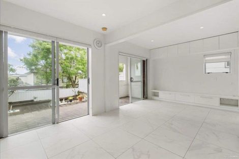 Photo of property in 1b/60 Masons Road, Oteha, Auckland, 0632