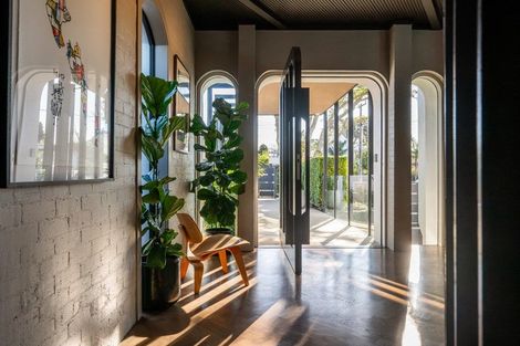 Photo of property in 1 Tiri Road, Takapuna, Auckland, 0620