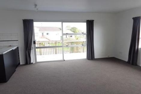 Photo of property in 1/3 Flagstaff Place, Massey, Auckland, 0614