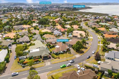 Photo of property in 25 Suncrest Drive, West Harbour, Auckland, 0618