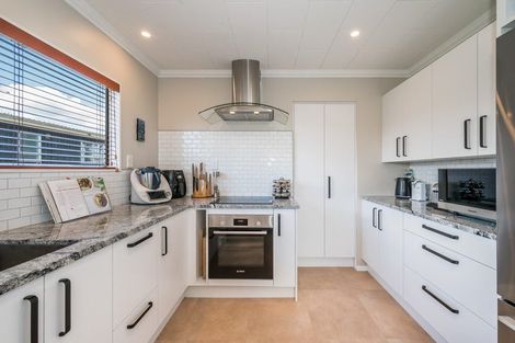 Photo of property in 3 Atua Street, Waikanae Beach, Waikanae, 5036