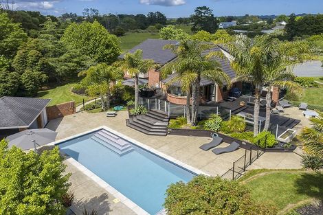 Photo of property in 155 Taupaki Road, Taupaki, Henderson, 0782