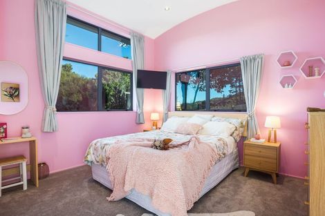 Photo of property in 3 Coroglen Rise, Pukerua Bay, 5026