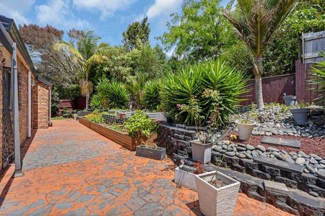 Photo of property in 8 Chardonnay Rise, Henderson, Auckland, 0612