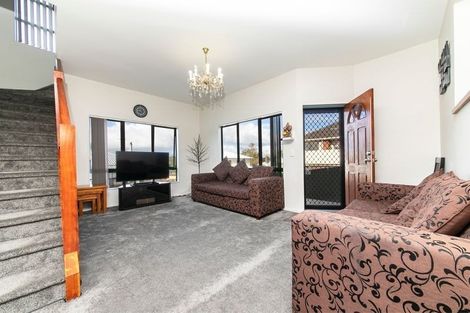 Photo of property in 2/30 Mountain Road, Mangere Bridge, Auckland, 2022