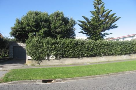 Photo of property in 8 Lambley Road, Titahi Bay, Porirua, 5022