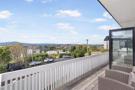 Photo of property in 2/33 Parr Terrace, Castor Bay, Auckland, 0620