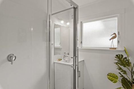 Photo of property in 2/15 Selwyn Crescent, Forrest Hill, Auckland, 0620