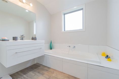 Photo of property in 25 Tawera Place, Te Anau, 9679