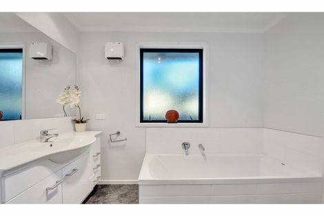 Photo of property in 12 Binstead Place, Avondale, Christchurch, 8061