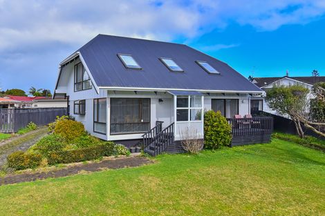 Photo of property in 8 Pinehurst Place, Wattle Downs, Auckland, 2103