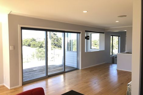 Photo of property in 27 Lagoon Way, West Harbour, Auckland, 0618