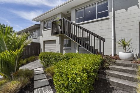 Photo of property in 2/84 Peach Road, Glenfield, Auckland, 0629