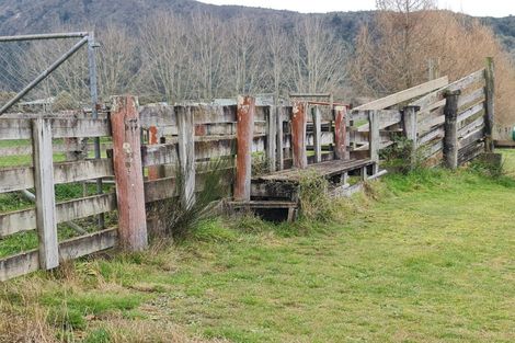 Photo of property in 72 Hotham Street, Murchison, 7007