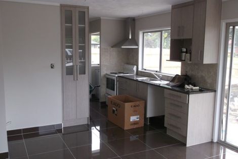 Photo of property in 1/4 Kirrama Place, Conifer Grove, Takanini, 2112