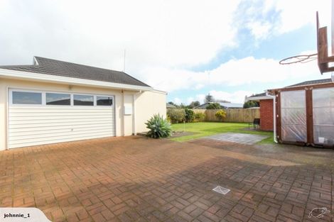 Photo of property in 35 Heta Road, Highlands Park, New Plymouth, 4312