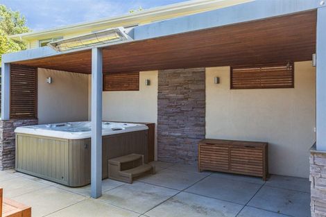 Photo of property in 116 Kahu Road, Paremata, Porirua, 5024