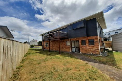 Photo of property in 32 Hadley Wood Drive, Wattle Downs, Auckland, 2103