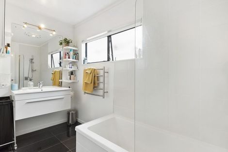 Photo of property in 2/78 Ngataringa Road, Devonport, Auckland, 0624