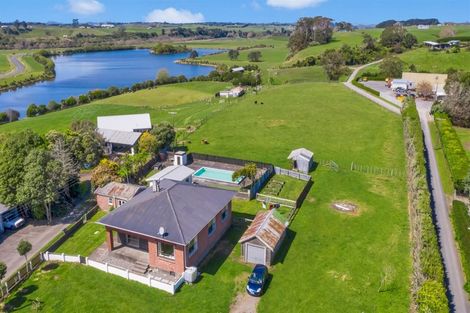 Photo of property in 1410 Devon Road, Brixton, Waitara, 4382