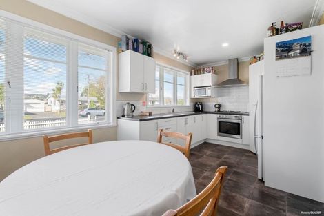 Photo of property in 37 Laurie Avenue, Papakura, 2110