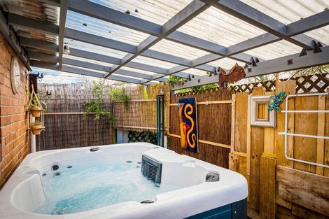 Photo of property in 3 Hikurangi Street, Te Atatu Peninsula, Auckland, 0610