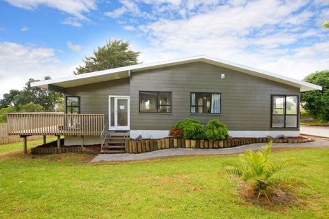 Photo of property in 13 Balwyn Place, Clendon Park, Auckland, 2103