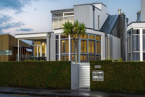 Photo of property in 3/245 Hurstmere Road, Takapuna, Auckland, 0622