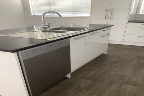 Photo of property in 1 Keats Place, Blockhouse Bay, Auckland, 0600