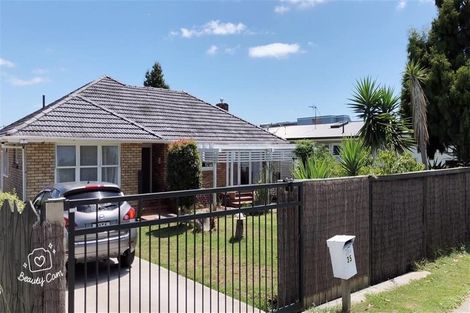 Photo of property in 35a Bradbury Road, Botany Downs, Auckland, 2010