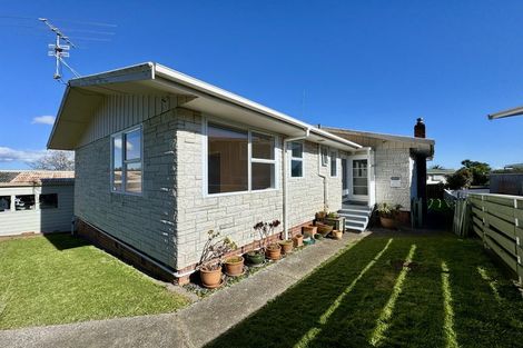 Photo of property in 16 Carole Crescent, Pakuranga, Auckland, 2010