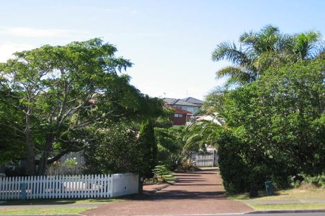 Photo of property in 94 Caribbean Drive, Unsworth Heights, Auckland, 0632