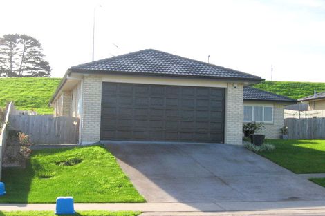 Photo of property in 8 Tauranga Place, Orewa, 0931