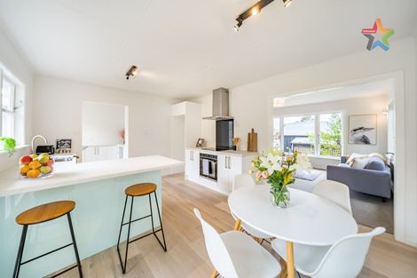 Photo of property in 64 Oakleigh Street, Maungaraki, Lower Hutt, 5010