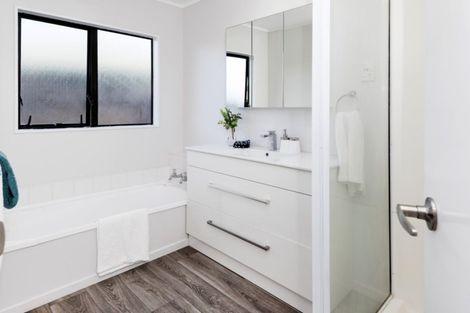 Photo of property in 7 Robina Court, Burswood, Auckland, 2013