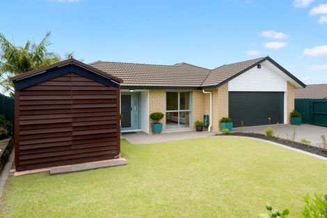 Photo of property in 28 Heversham Place, Glendene, Auckland, 0602