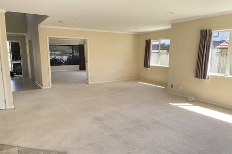 Photo of property in 6 Oswald Close, Flat Bush, Auckland, 2016