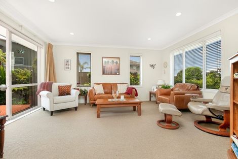 Photo of property in 14 Stranraer Crescent, Wattle Downs, Auckland, 2103