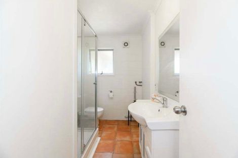 Photo of property in 2/56 Knightsbridge Drive, Forrest Hill, Auckland, 0620