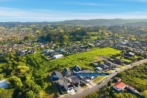 Photo of property in 7d Babich Road, Henderson Valley, Auckland, 0614