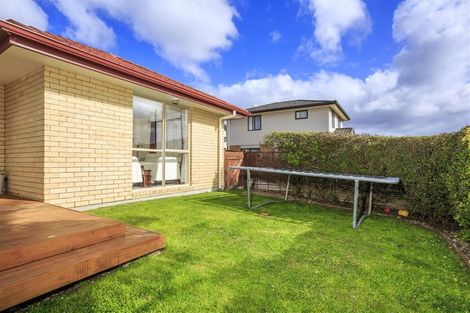 Photo of property in 5 Apsley Rise, Henderson, Auckland, 0612