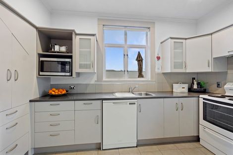 Photo of property in 13 Paynters Avenue, Strandon, New Plymouth, 4312