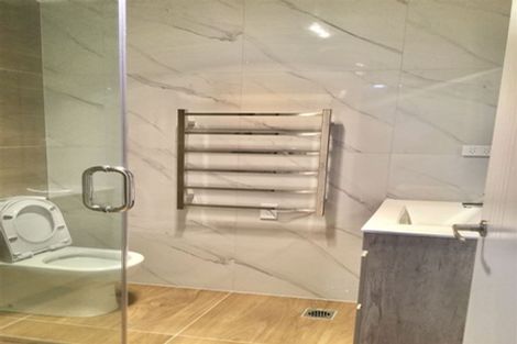 Photo of property in 4223a Great North Road, Glendene, Auckland, 0602