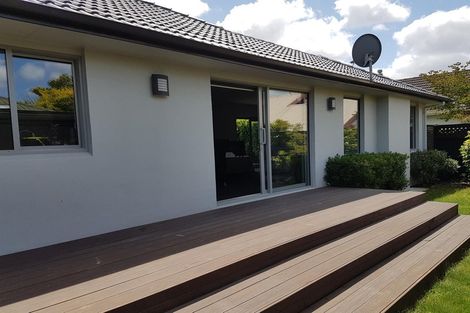 Photo of property in 2/32a Gleneagles Terrace, Ilam, Christchurch, 8053