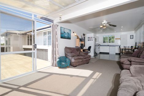 Photo of property in 183 Waimumu Road, Massey, Auckland, 0614
