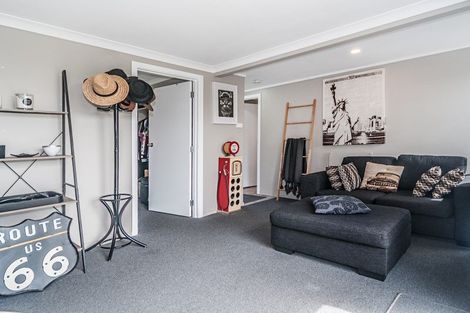 Photo of property in 10 Marendellas Drive, Bucklands Beach, Auckland, 2014