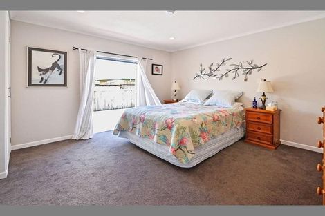 Photo of property in 6 Gills Avenue, Papakura, 2110