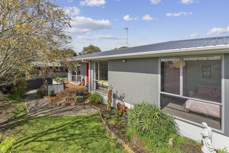 Photo of property in 6 Robert Grove, Paraparaumu, 5032