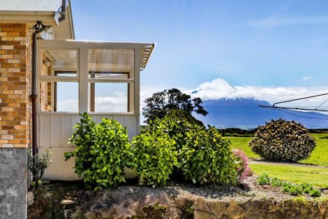 Photo of property in 1904 South Road, Kaupokonui, 4678