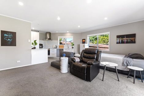 Photo of property in 21 Seon Place, Birkdale, Auckland, 0626